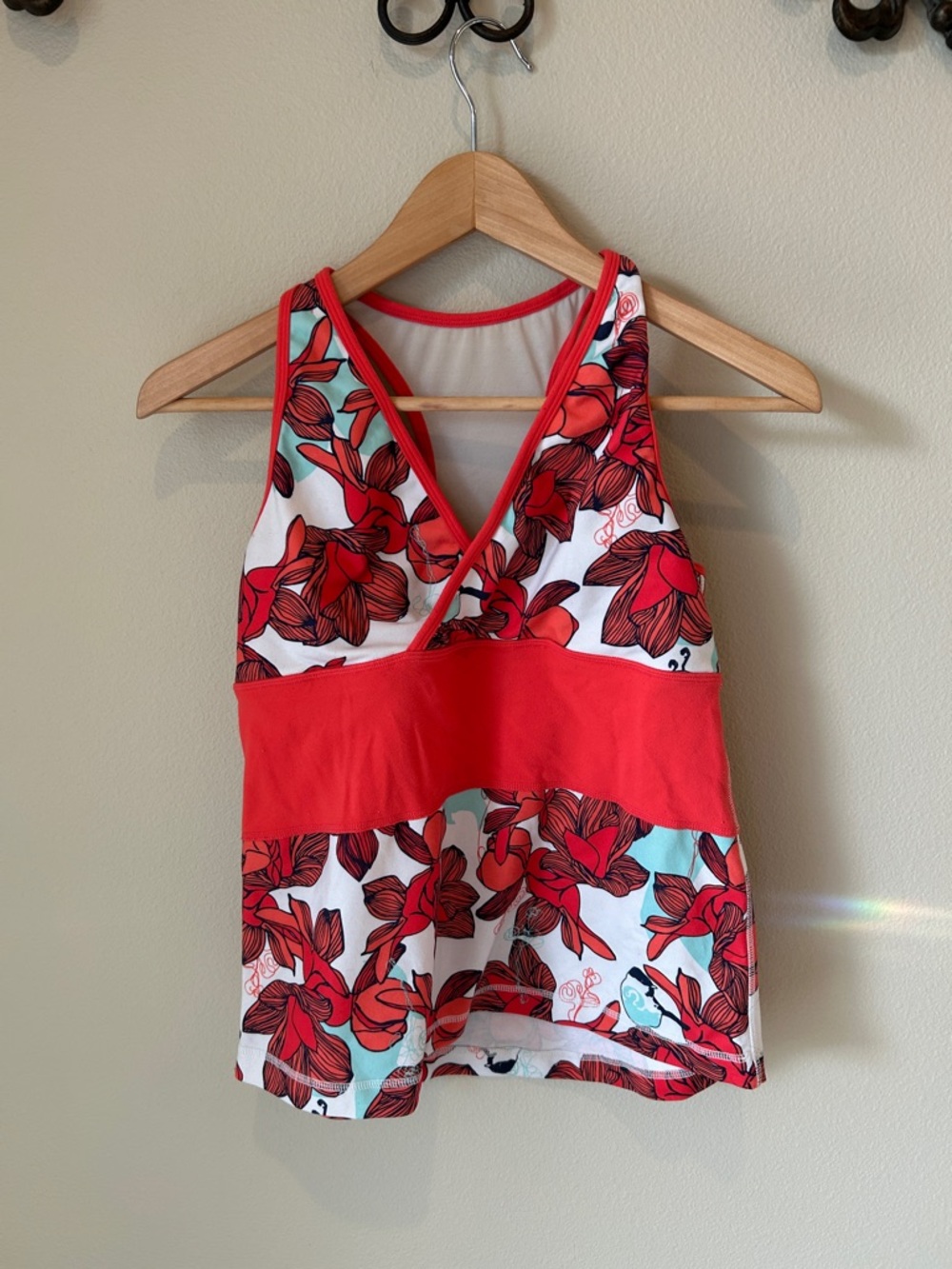 LULULEMON FLORAL PRINT RACERBACK TANK SIZE 10